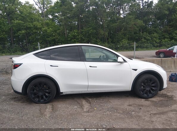 5YJYGDED9MF192785 2021 TESLA MODEL Y White Rear interior view