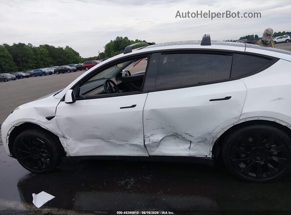 5YJYGDEE0LF037372 2020 TESLA MODEL Y White 360 interior view