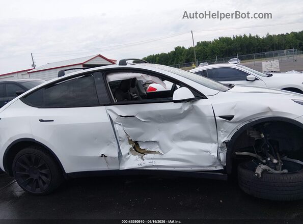 5YJYGDEE0LF037372 2020 TESLA MODEL Y White Rear interior view