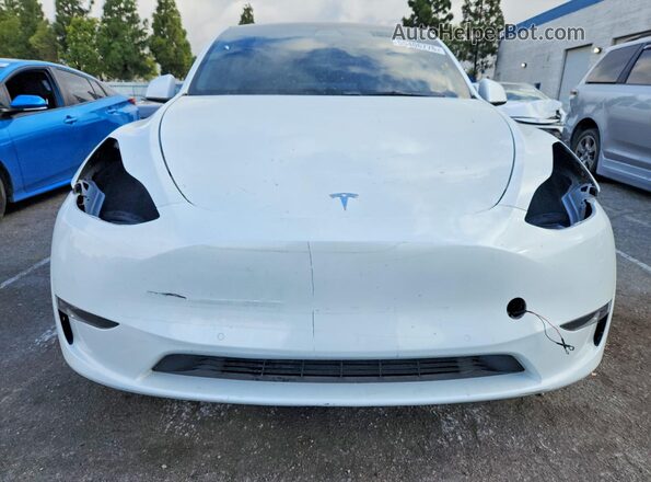 5YJYGDEE2MF086476 2021 TESLA MODEL White Rear interior view