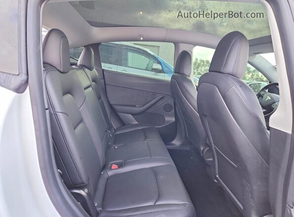 5YJYGDEE2MF086476 2021 TESLA MODEL White Rear seats view