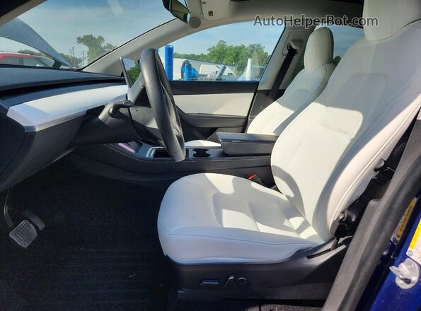 5YJYGDEE2MF130945 2021 TESLA MODEL Blue Front interior view