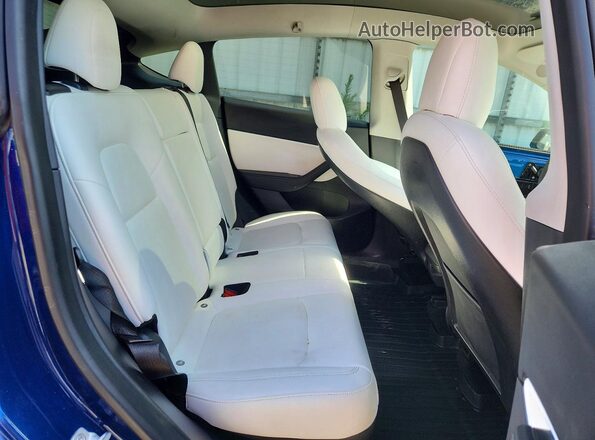 5YJYGDEE2MF130945 2021 TESLA MODEL Blue Rear interior view
