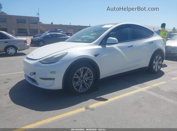 5YJYGDEE3MF213672 2021 TESLA MODEL Y Белый Передняя левая четверть