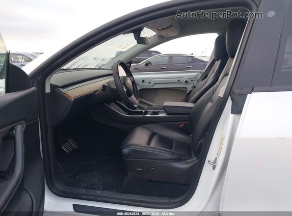 5YJYGDEE4MF063426 2021 TESLA MODEL Y White Widok wnętrza z przodu