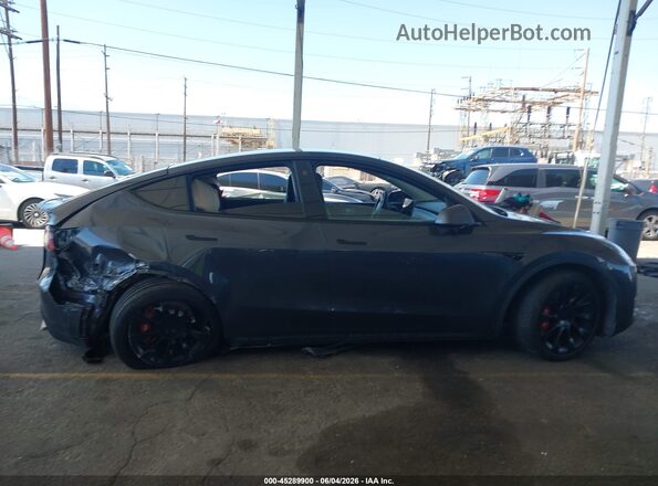 5YJYGDEE4MF182397 2021 TESLA MODEL Y Gray Առջևի վահանակի տեսք