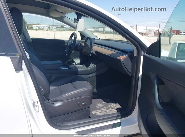 5YJYGDEE4MF303722 2021 TESLA MODEL Y Белый Вид салона спереди