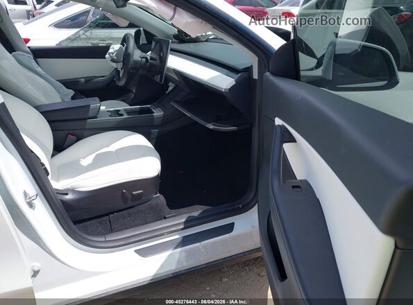 5YJYGDEE4MF305325 2021 TESLA MODEL Y White Front interior view