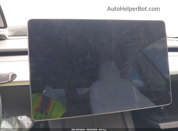5YJYGDEE4MF305325 2021 TESLA MODEL Y White Rear seats view