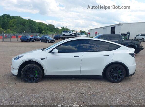 5YJYGDEE5MF306144 2021 TESLA MODEL Y White Rear interior view