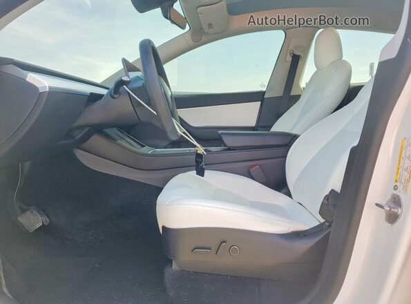 5YJYGDEE6MF294571 2021 TESLA MODEL White Vista interior delantera