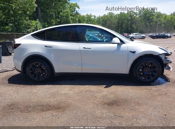 5YJYGDEE7LF039880 2020 TESLA MODEL Y White 360 interior view