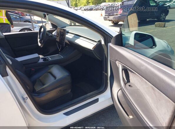 5YJYGDEE9MF139108 2021 TESLA MODEL Y Белый Вид салона спереди