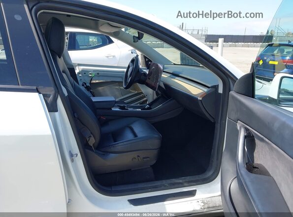 5YJYGDEF2LF002373 2020 TESLA MODEL Y Белый Вид салона спереди