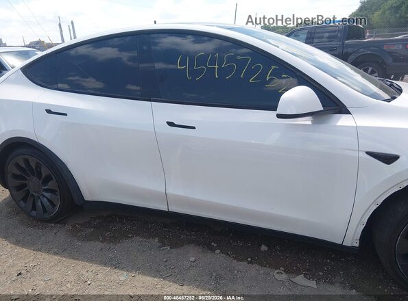 5YJYGDEF8LF037516 2020 TESLA MODEL Y Белый Вид задней части салона