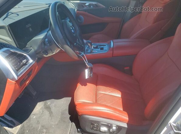 5YM23CS01P9S52450 2023 BMW XM White Вид салону спереду
