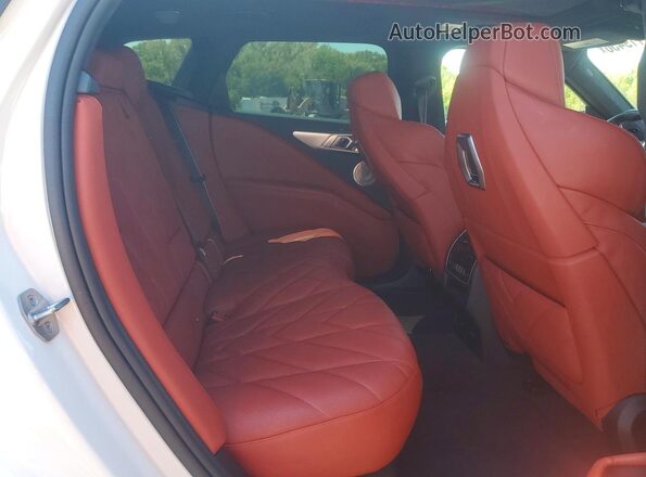 5YM23CS01P9S52450 2023 BMW XM White Вид задньої частини салону