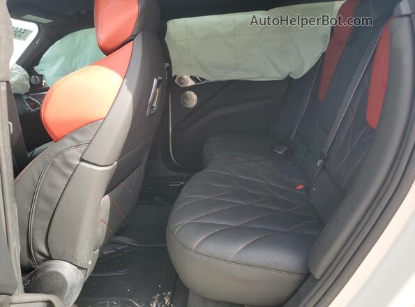 5YM33CS0XR9U50905 2024 BMW XM White უკანა სალონის ხედი