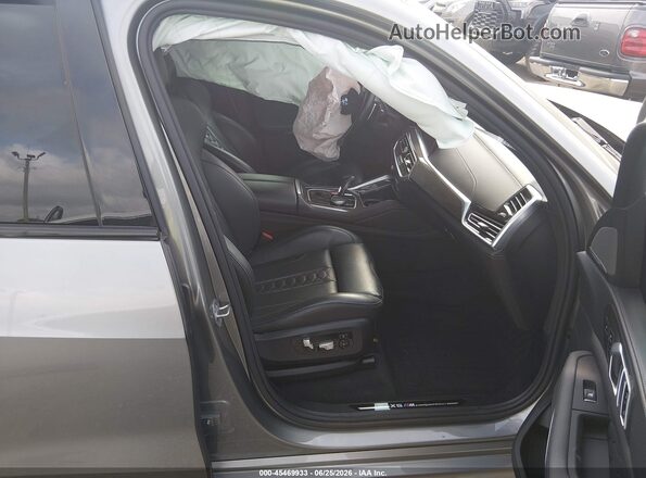 5YMJU0C04P9N47838 2023 BMW X5 Gray წინა სალონის ხედი
