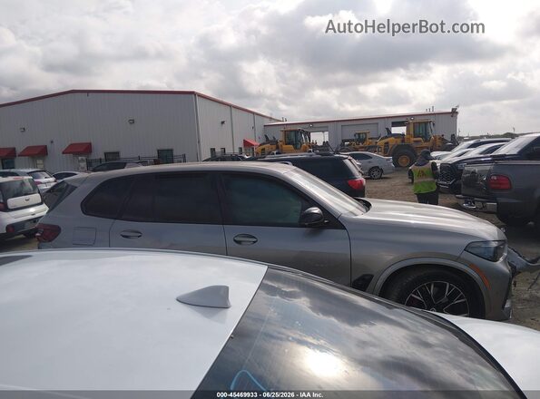 5YMJU0C04P9N47838 2023 BMW X5 Gray უკანა სალონის ხედი