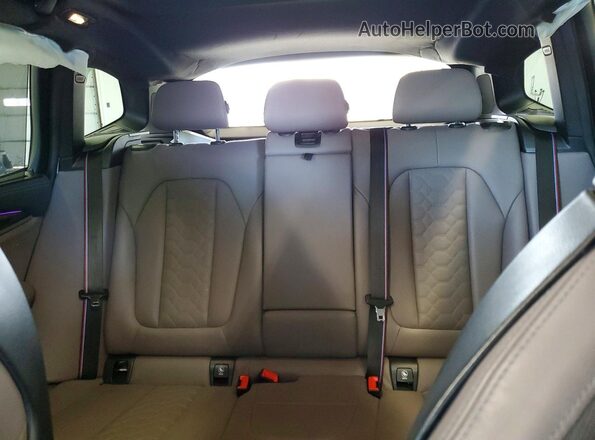 5YMTS0C02LLT10678 2020 BMW X3 White Вид задніх сидінь