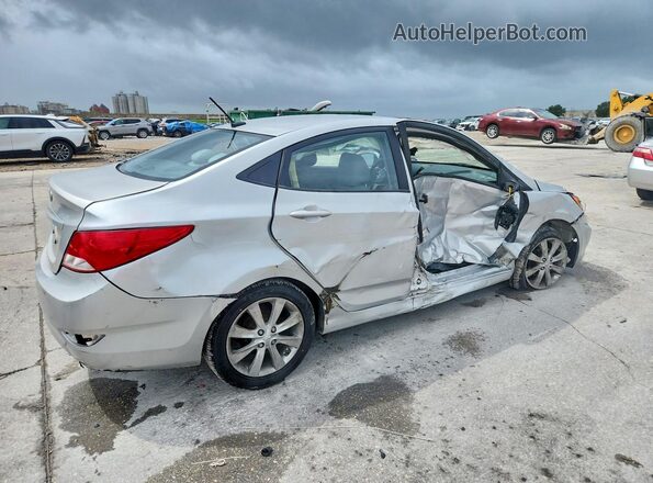 KMHCT4AE4GU942685 2016 HYUNDAI ACCENT Silver Front right