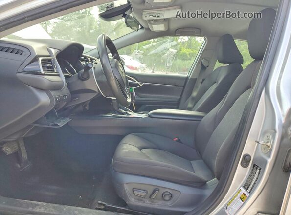 4T1B11HK3KU261325 2019 TOYOTA CAMRY Silver Vista del salpicadero