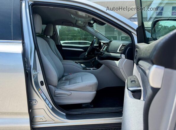 5TDBZRFH1JS833126 2018 TOYOTA HIGHLANDER Серебряный Вид спереди
