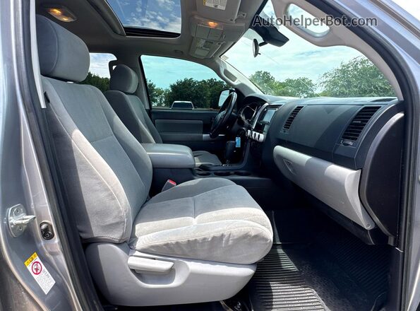 5TDZY5G11KS073244 2019 TOYOTA SEQUOIA Silver Rear view