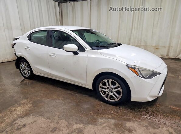 3MYDLBYVXJY311299 2018 TOYOTA YARIS White Przód prawy