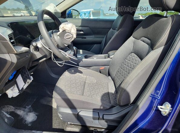 3N8AP6CA7SL303469 2025 NISSAN KICKS Blue Dashboard view