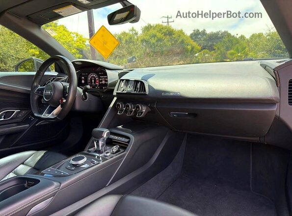 WUAVACFX5H7903940 2017 AUDI R8 Gray Widok wnętrza z przodu