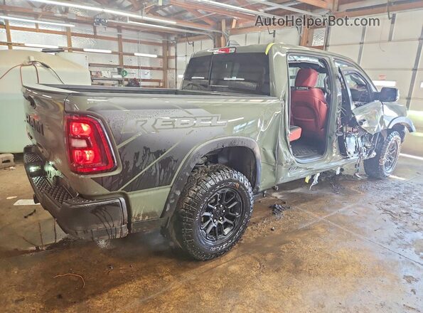 1C6SRFLP1TN264773 2026 RAM 1500 Зеленый Передняя правая четверть