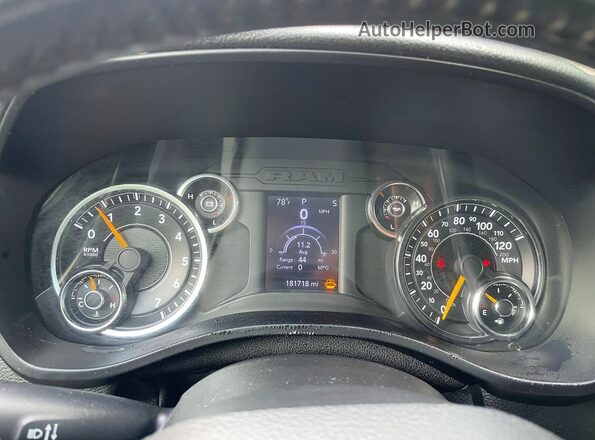 1C6RRFBG8MN728109 2021 RAM 1500 White Առջևի վահանակի տեսք