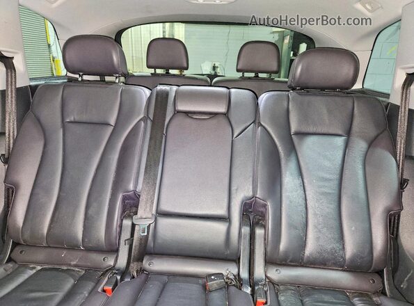 WA1LAAF79HD042993 2017 AUDI Q7 Silver Вид задньої частини салону