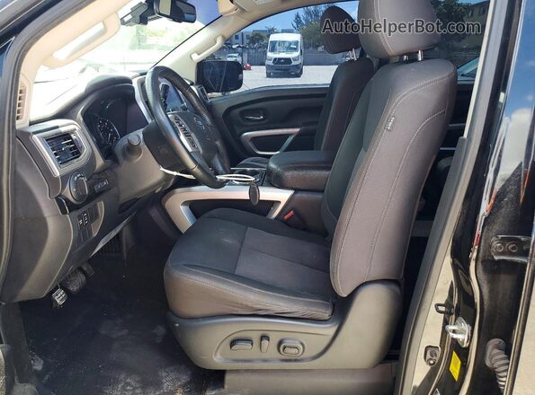 1N6AA1EFXMN526517 2021 NISSAN TITAN Black Widok deski rozdzielczej