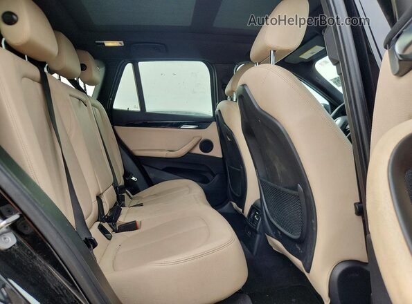 WBXJG7C00M5U01077 2021 BMW X1 Black Widok wnętrza z tyłu