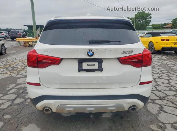 5UXTR9C50JLD62250 2018 BMW X3 White Front interior view