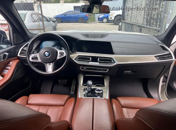 5UXCX6C08N9K31043 2022 BMW X7 White Vista de la etiqueta del VIN