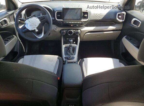 KMHRC8A33TU436016 2026 HYUNDAI VENUE White ხელსაწყოთა პანელის ხედი