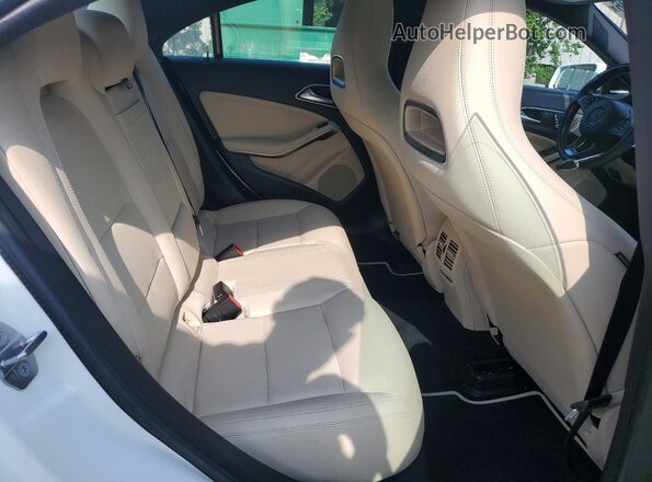 WDDSJ4GB8KN765747 2019 MERCEDES-BENZ CLA-CLASS White Սալոնի հետևի տեսք