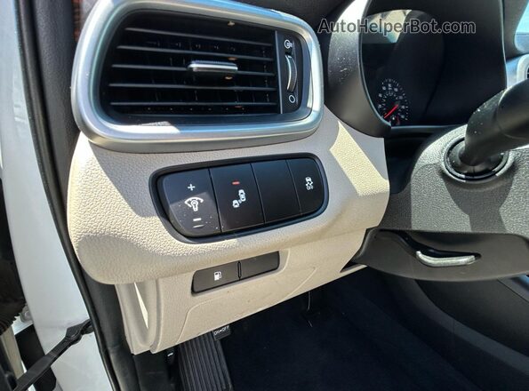 5XYPGDA33KG454475 2019 KIA SORENTO White 
