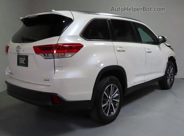 5TDKZRFH2KS562546 2019 TOYOTA HIGHLANDER White Передня права чверть