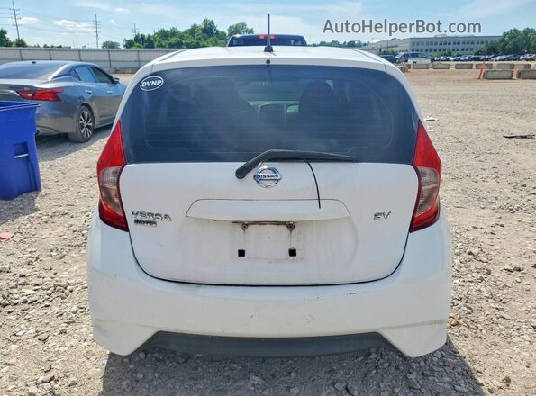 3N1CE2CP1JL370769 2018 NISSAN VERSA White Widok wnętrza z przodu