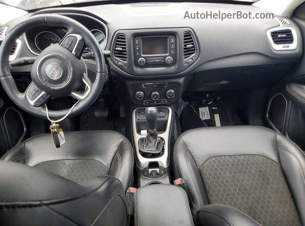 3C4NJCBB6JT286542 2018 JEEP COMPASS Silver Вид щитка приладів