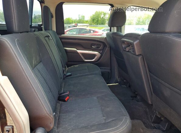 1N6BA1F35HN575249 2017 NISSAN TITAN Черный Вид задней части салона