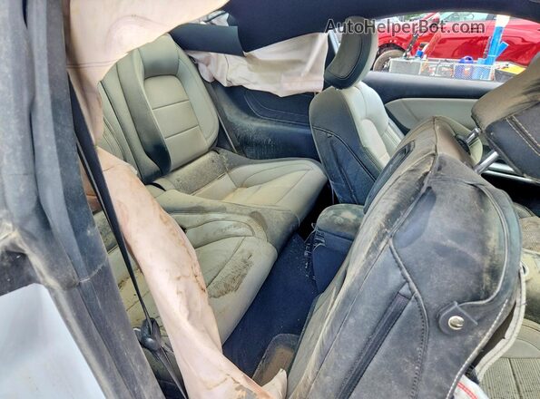 1FA6P8CF8S5401294 2025 FORD MUSTANG White Вид задньої частини салону