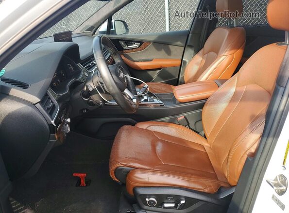 WA1VAAF78HD057168 2017 AUDI Q7 White Dashboard view