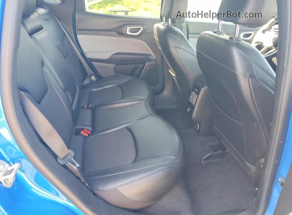3C4NJDBN8RT122575 2024 JEEP COMPASS Blue ძრავის განყოფილების ხედი