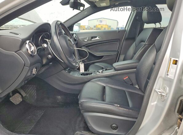 WDCTG4GB3JJ390069 2018 MERCEDES-BENZ GLA Silver 
